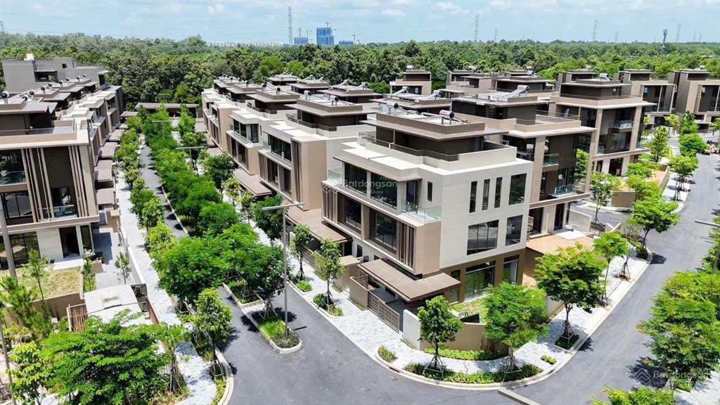 Chủ kẹt tiền bán gấp biệt thự 160m2 the orchard giá 15.5 tỷ  0969 999 ***