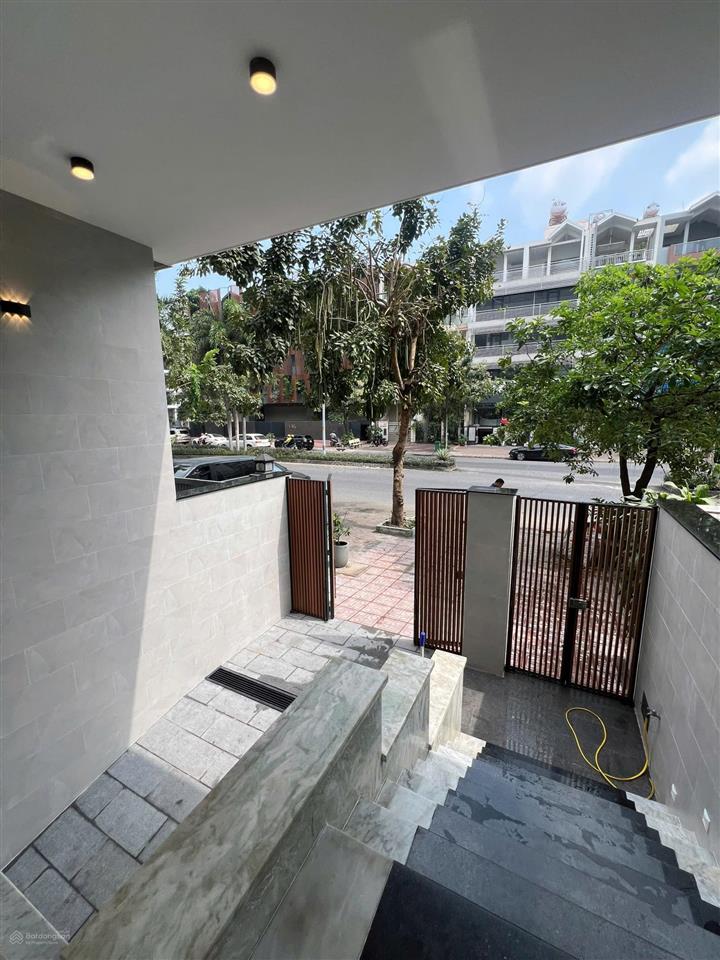Cho thuê nhà nguyên căn kdc him lam p tân hưng dt5x20m2 giá 80tr/tháng có thang máy  0911 775 ***