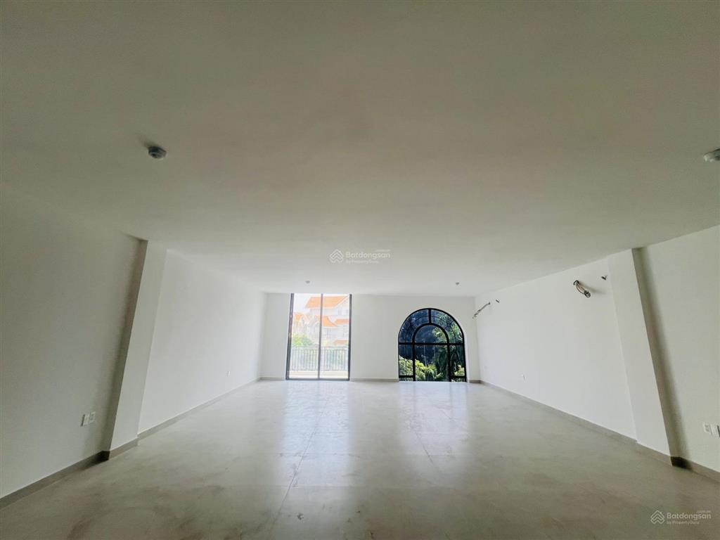 Cho thuê nhà mt ht kdc him lam dt 7,5x20m giá 120tr/tháng vị trí kinh doanh  0911 775 ***