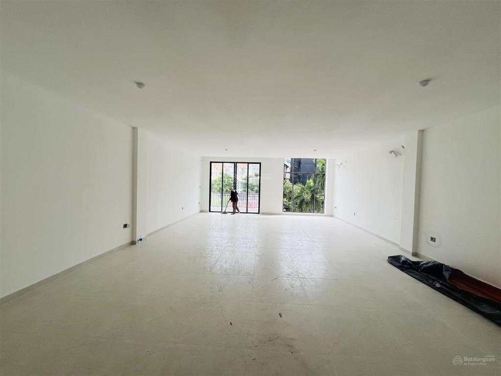 Cho thuê nhà mt ht kdc him lam dt 7,5x20m giá 120tr/tháng vị trí kinh doanh  0911 775 ***