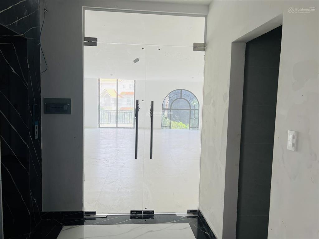 Cho thuê nhà mt ht kdc him lam dt 7,5x20m giá 120tr/tháng vị trí kinh doanh  0911 775 ***