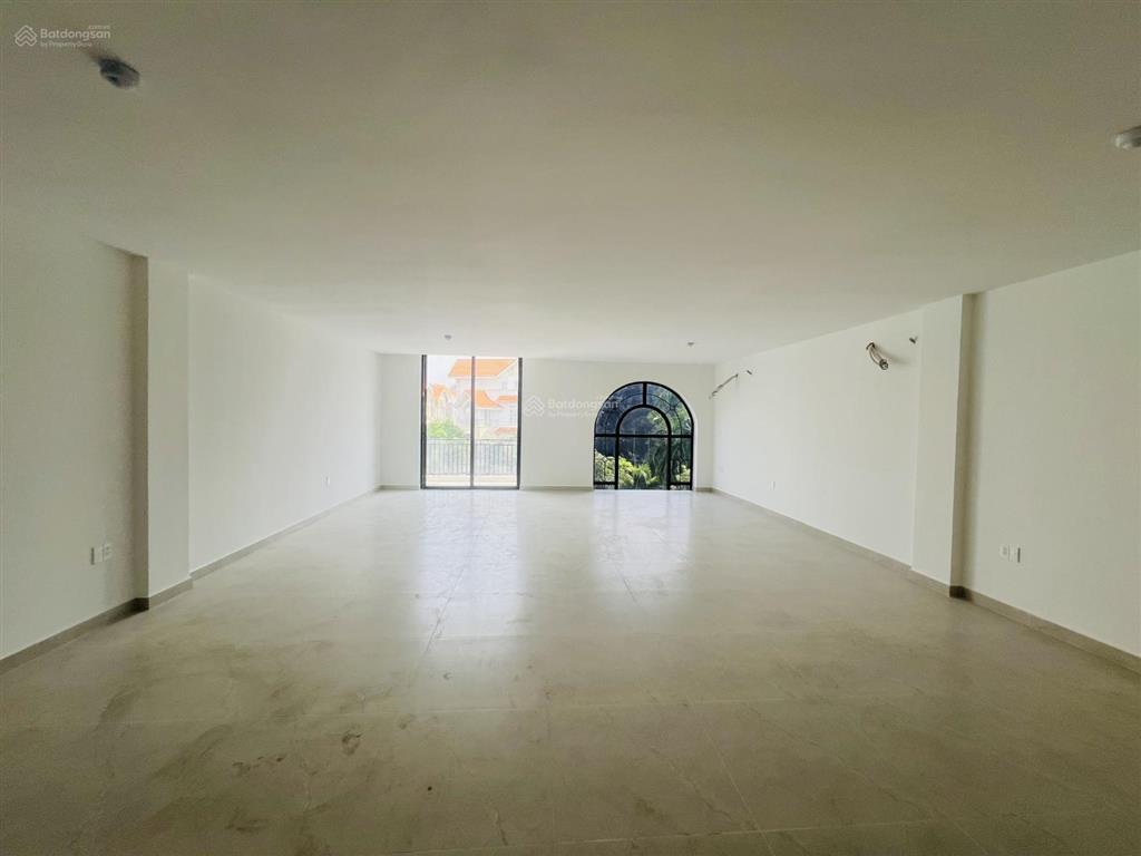 Cho thuê nhà mt ht kdc him lam dt 7,5x20m giá 120tr/tháng vị trí kinh doanh  0911 775 ***