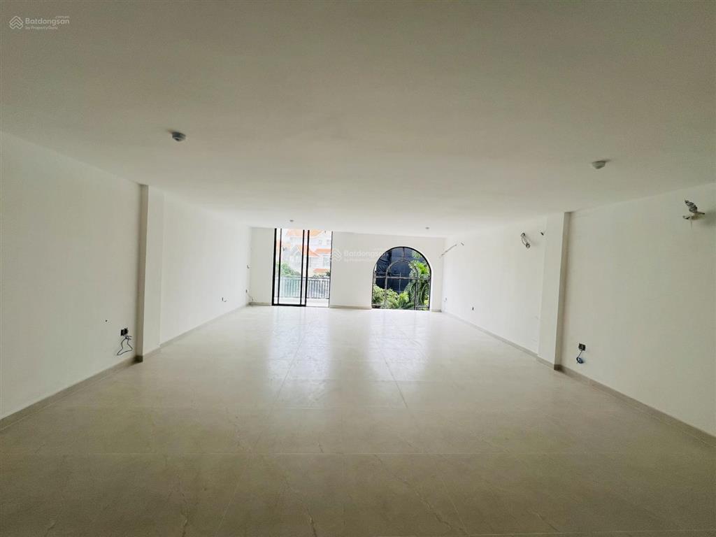 Cho thuê nhà mt ht kdc him lam dt 7,5x20m giá 120tr/tháng vị trí kinh doanh  0911 775 ***