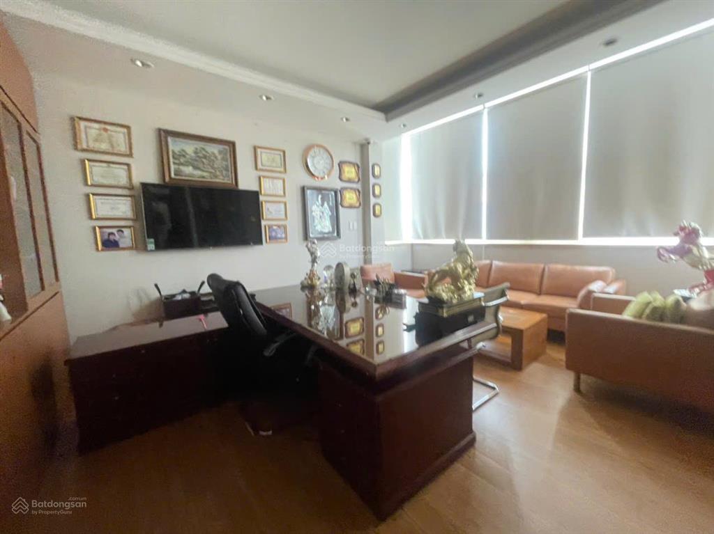 Cho thuê căn góc 2 mt đường htm kdc him lam dt 377m2 giá thuê 150tr/th  0911 775 ***