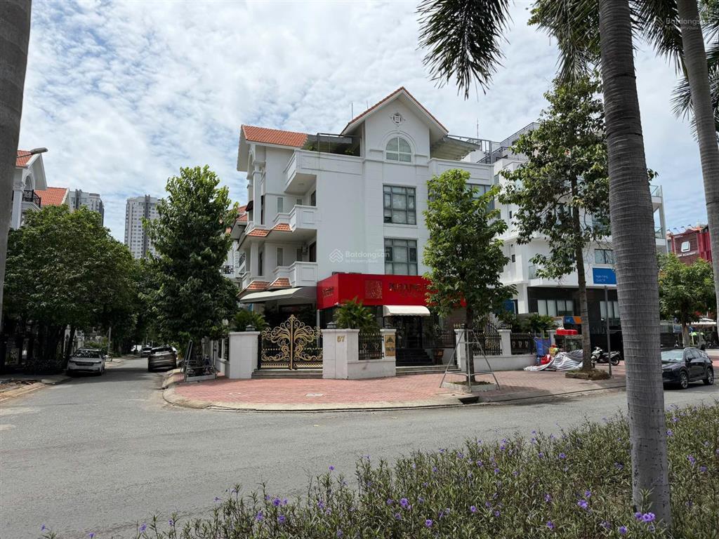 Cho thuê căn góc 2 mt đường htm kdc him lam dt 377m2 giá thuê 150tr/th  0911 775 ***