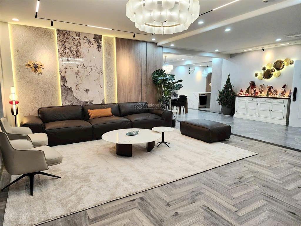 Cần tiền bán gấp penthouse phú mỹ hưng, 260m2, giá 12 tỷ.  0919 243 ***
