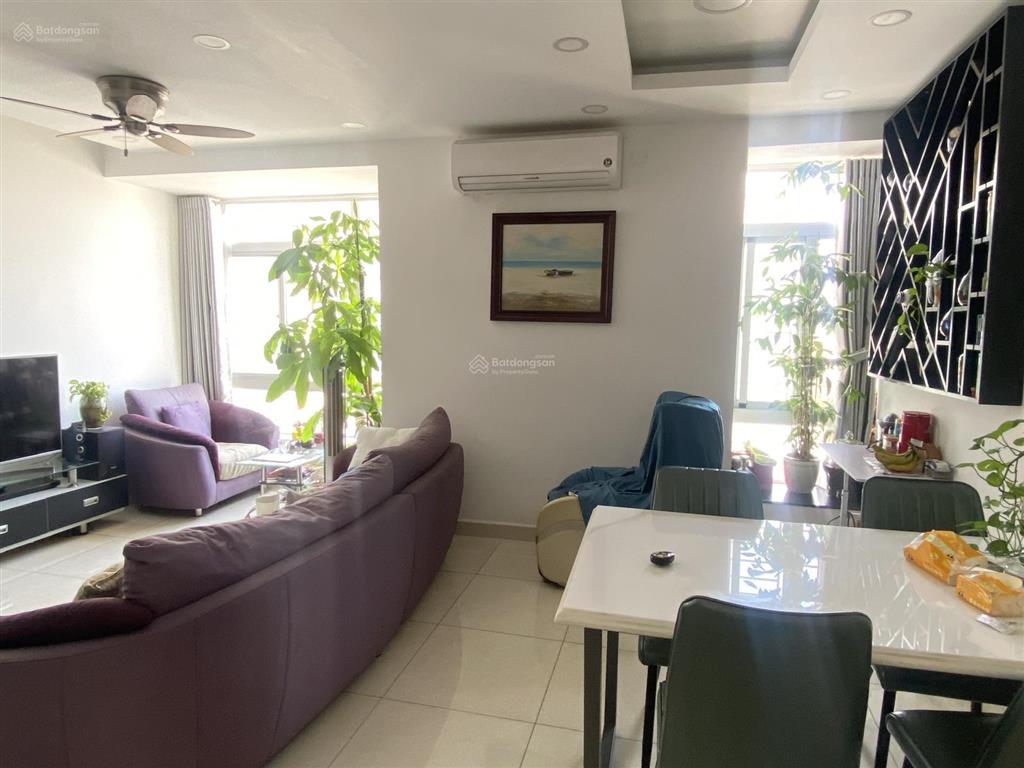 Bán căn góc sky garden 3. dt 72m2 lầu cao  2 phòng ngủ  2wc  cửa nam view bắc  giá chỉ 5.690 tỷ