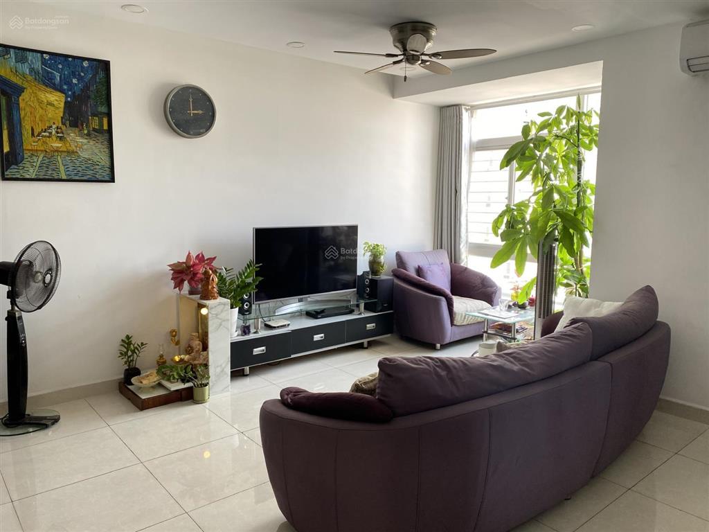 Bán căn góc sky garden 3. dt 72m2 lầu cao  2 phòng ngủ  2wc  cửa nam view bắc  giá chỉ 5.690 tỷ
