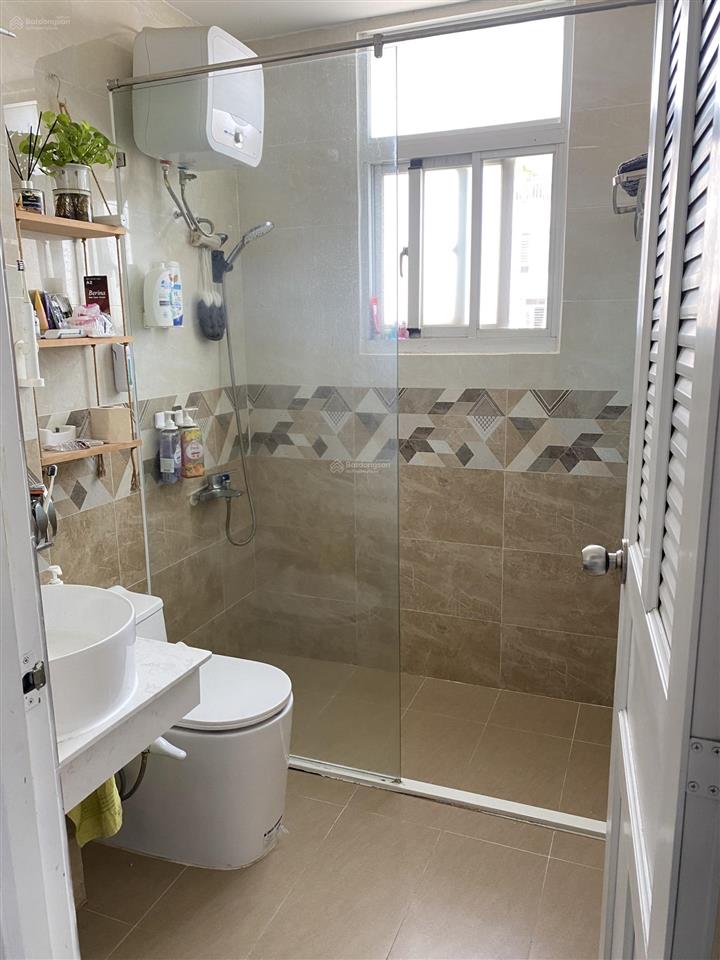 Bán căn góc sky garden 3. dt 72m2 lầu cao  2 phòng ngủ  2wc  cửa nam view bắc  giá chỉ 5.690 tỷ