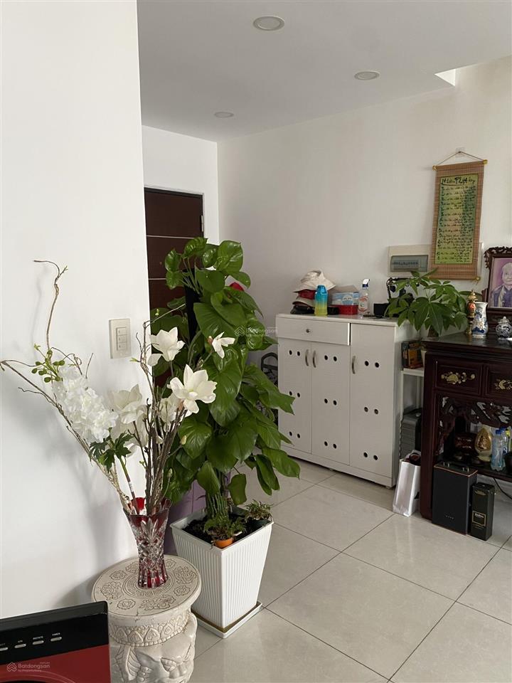 Bán căn góc sky garden 3. dt 72m2 lầu cao  2 phòng ngủ  2wc  cửa nam view bắc  giá chỉ 5.690 tỷ
