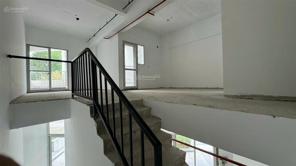 Cho thuê shop scenic valley 2. dt 200m2 vị trí đẹp thuận lợi kinh doanh. giá thuê 67 triệu/tháng