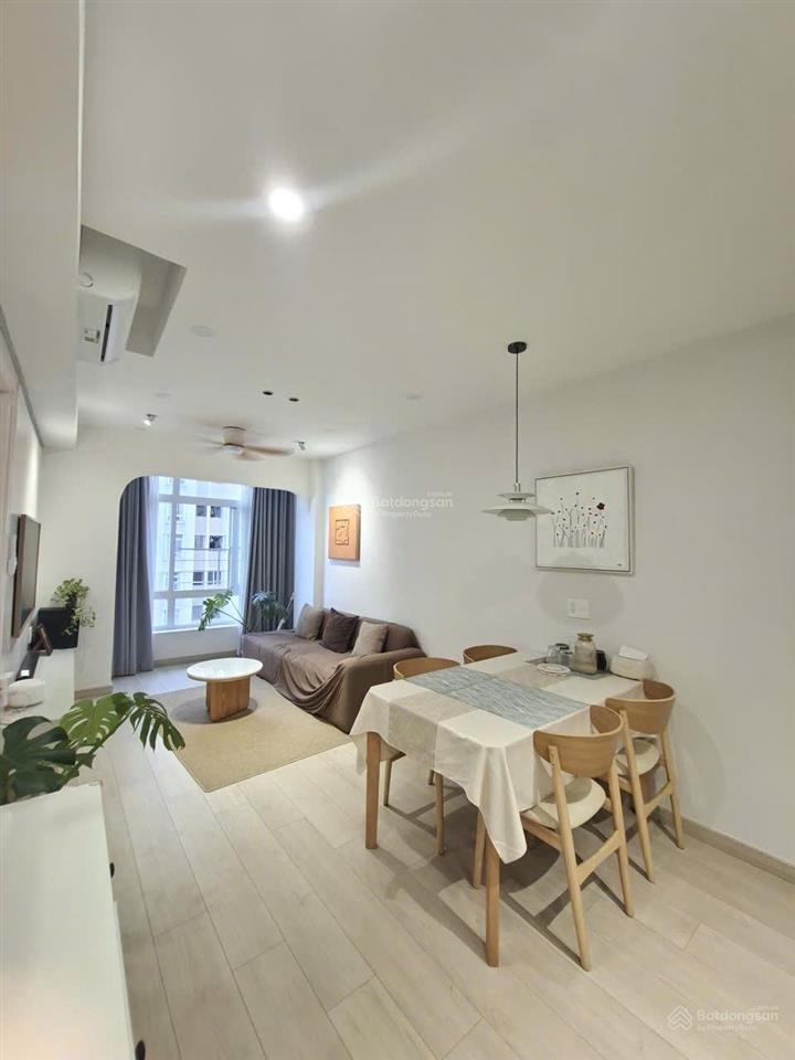 Bán căn hộ đẹp tại sky garden 3. dt 56m2 nhà thiết kế 2 phòng, 1 wc, tặng nội thất. giá 4.9 tỷ