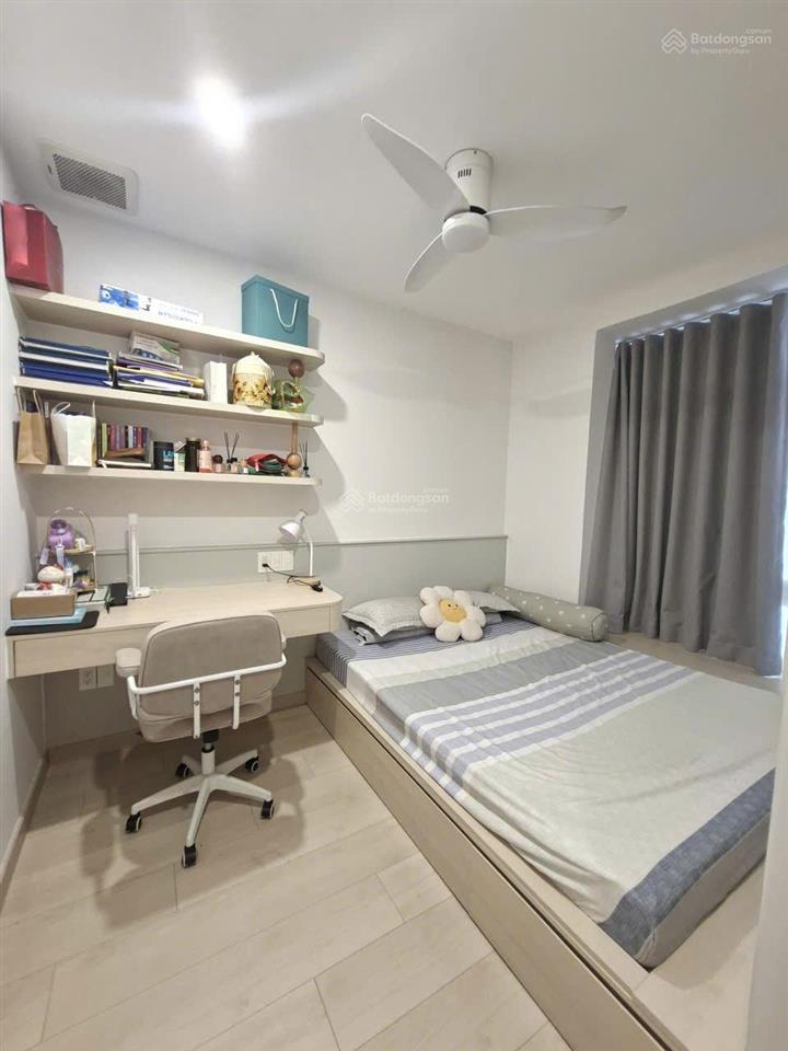 Bán căn hộ đẹp tại sky garden 3. dt 56m2 nhà thiết kế 2 phòng, 1 wc, tặng nội thất. giá 4.9 tỷ