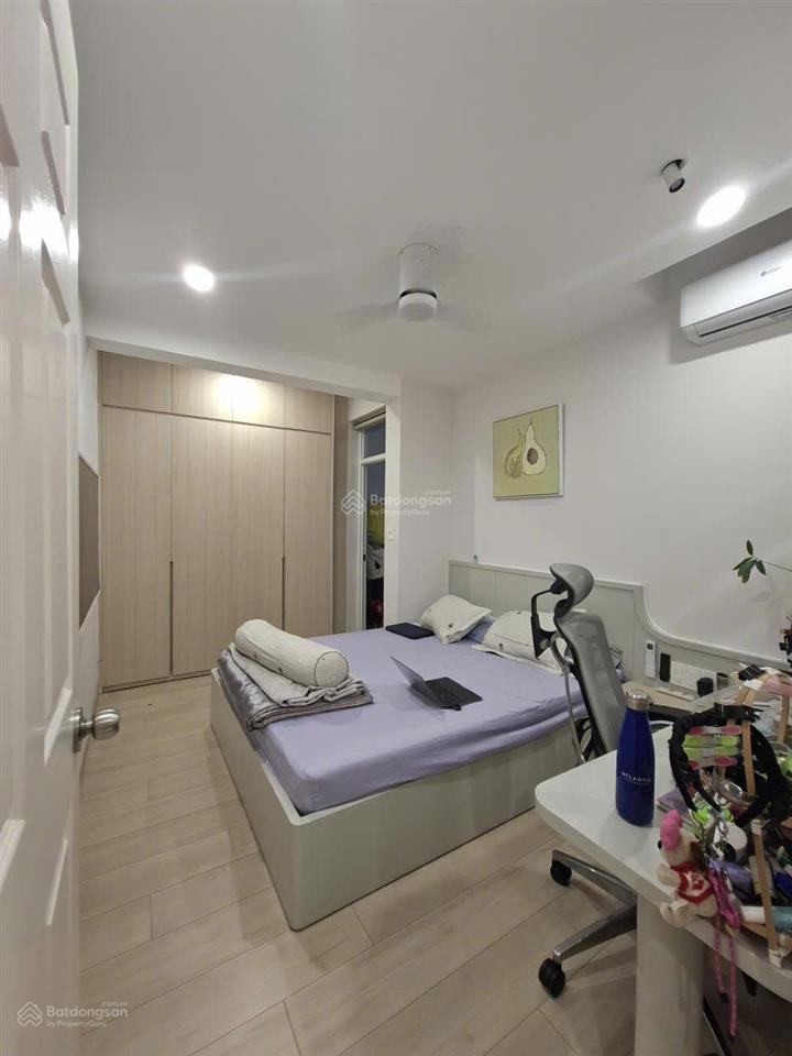 Bán căn hộ đẹp tại sky garden 3. dt 56m2 nhà thiết kế 2 phòng, 1 wc, tặng nội thất. giá 4.9 tỷ