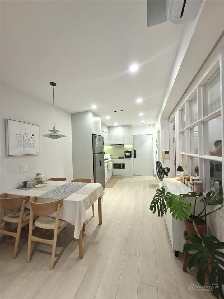 Bán căn hộ đẹp tại sky garden 3. dt 56m2 nhà thiết kế 2 phòng, 1 wc, tặng nội thất. giá 4.9 tỷ