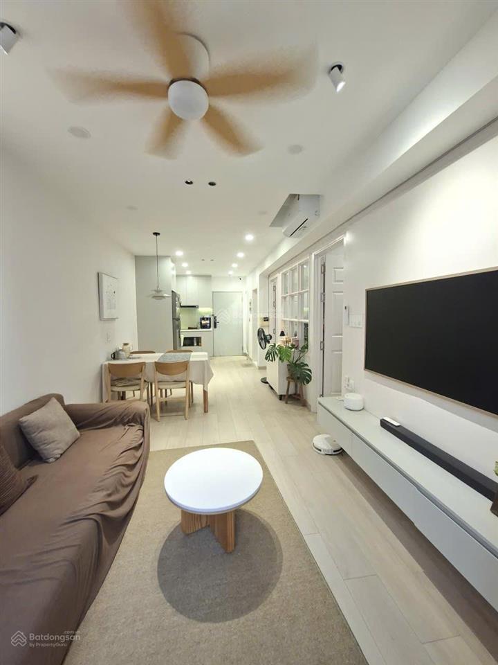 Bán căn hộ đẹp tại sky garden 3. dt 56m2 nhà thiết kế 2 phòng, 1 wc, tặng nội thất. giá 4.9 tỷ