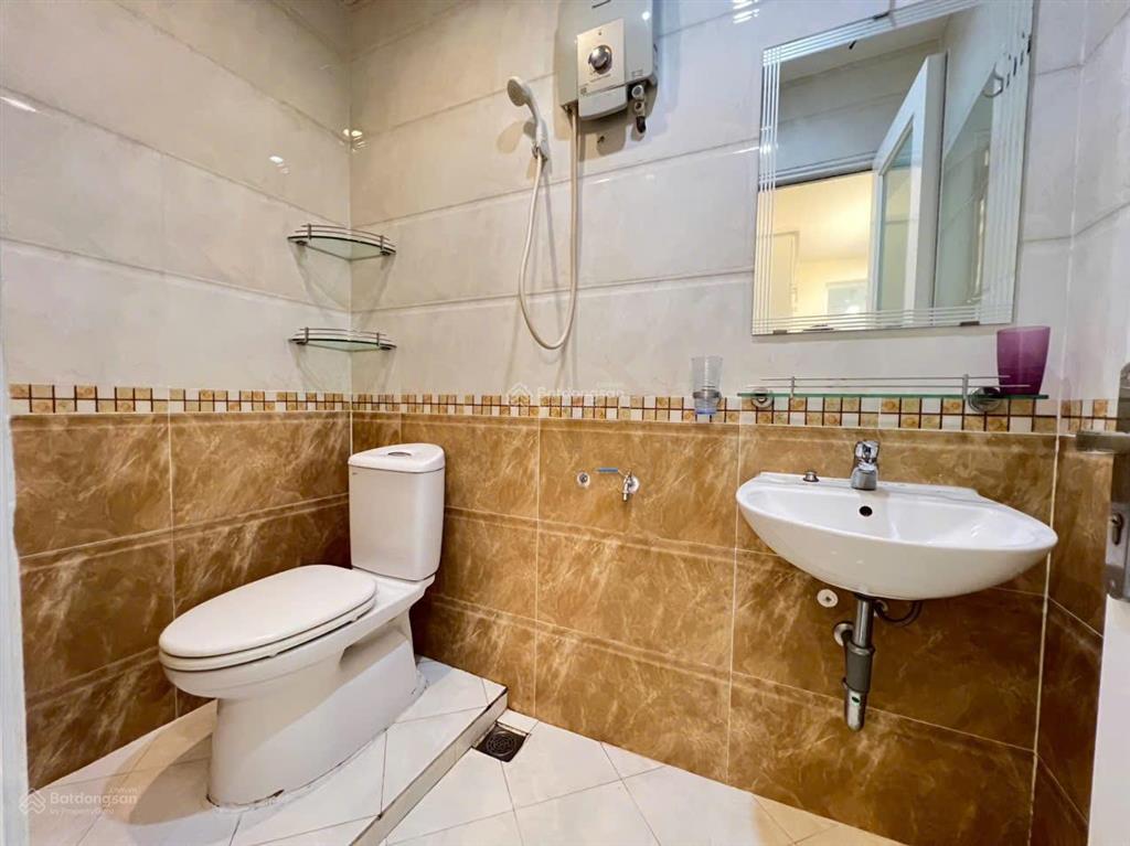 Bán căn hộ sky garden 3. dt 68m2 lầu trung thiết kế 2 phòng2wc đang có hdt 14 triệu. giá 5.1 tỷ
