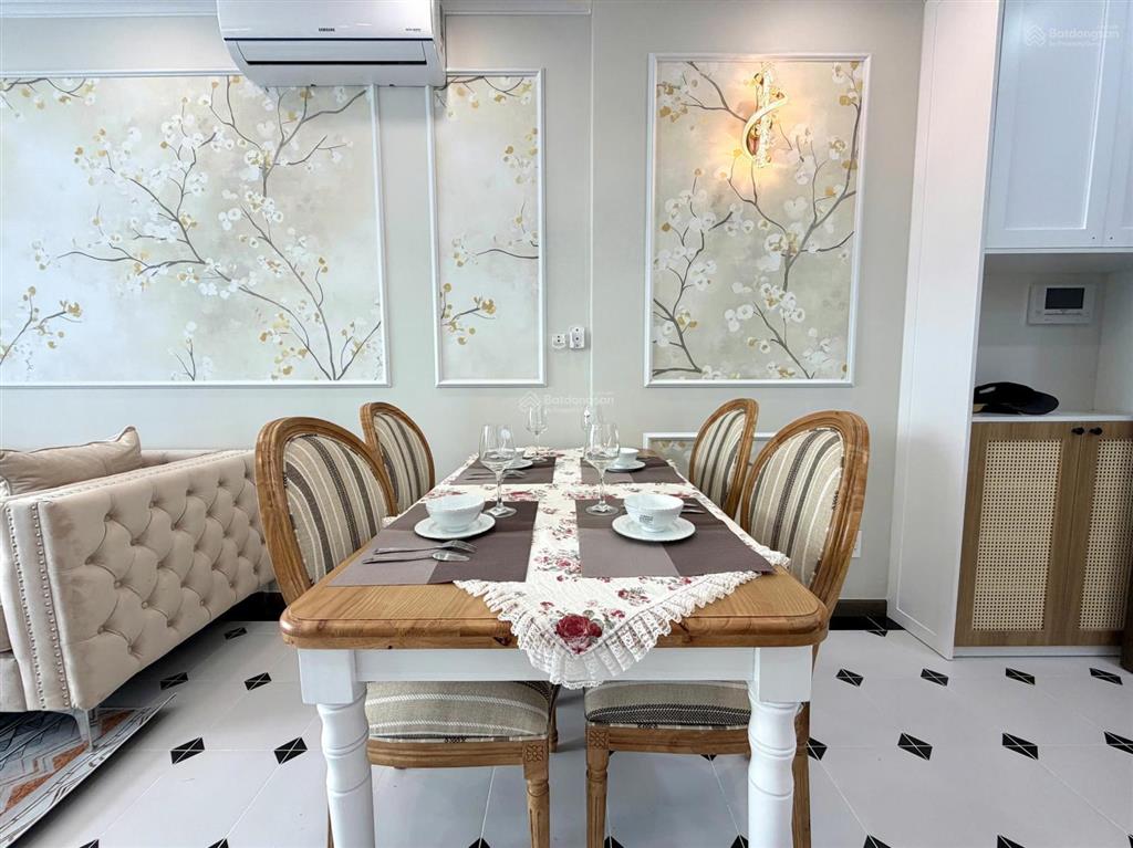 Chuyển nhượng căn 2pn 74m2 lavida plus, style tân cổ điển xuất sắc, nhà mới 100%.  xem nhà ngay