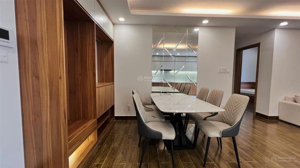 Cho thuê nhanh 3pn lavida plus 96m2, thiết kế tối giản, phong cách bắc âu, phòng khách rất rộng