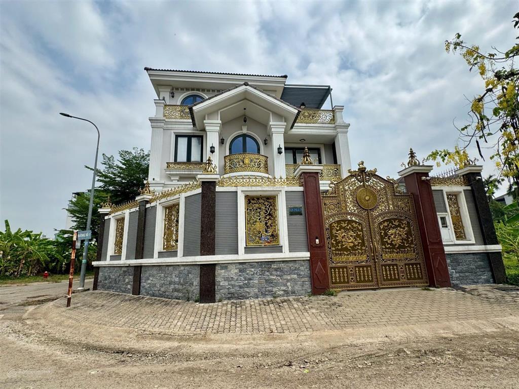 Hiếm có đất biệt thự đơn lập 345m2 view rạch tự nhiên giá 17 tỷ (49,3tr/m2).  tuấn 0939 386 ***