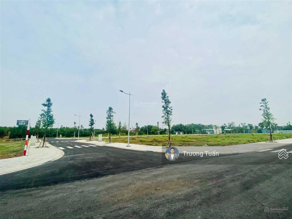 Khách kẹt tiền bán hòa vốn lô 100m2 view công viên chỉ 4 tỷ.  tuấn 0939 386 ***