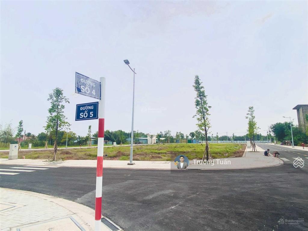 Khách kẹt tiền bán hòa vốn lô 100m2 view công viên chỉ 4 tỷ.  tuấn 0939 386 ***
