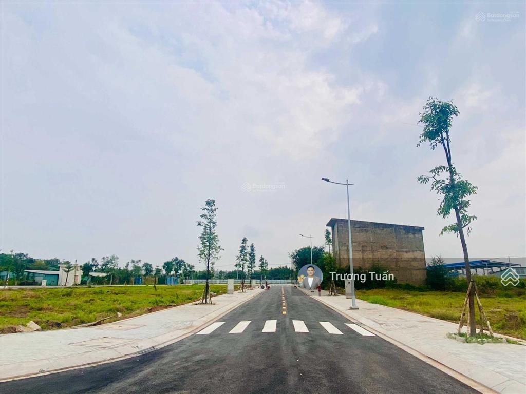 Khách kẹt tiền bán hòa vốn lô 100m2 view công viên chỉ 4 tỷ.  tuấn 0939 386 ***