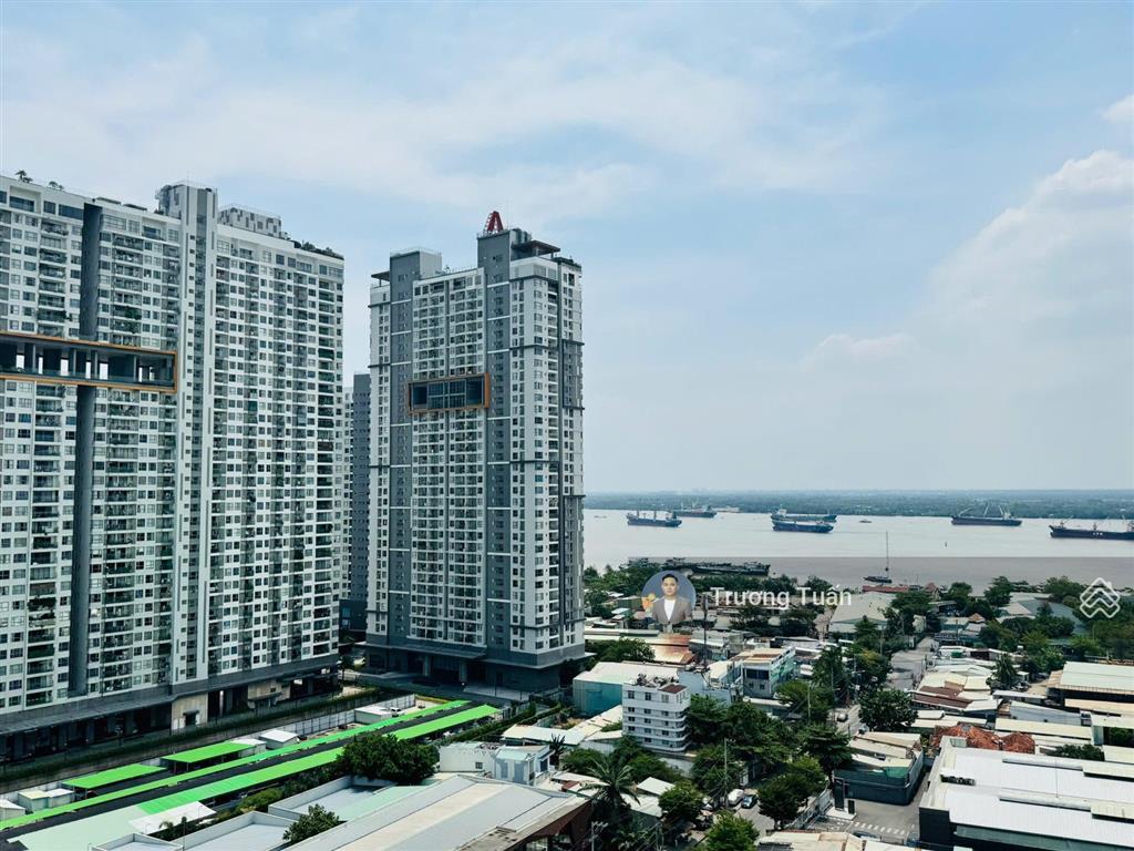 Căn hộ góc hoàng quốc việt  view sân banh thoáng mát, full nội thất