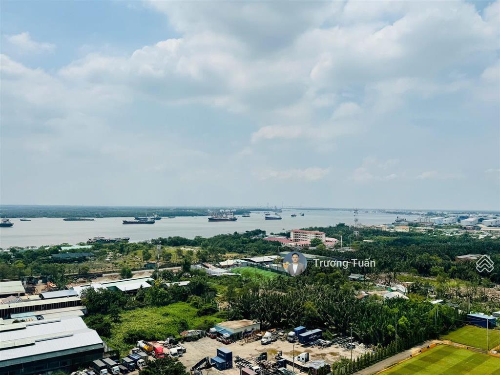 Căn hộ góc hoàng quốc việt  view sân banh thoáng mát, full nội thất