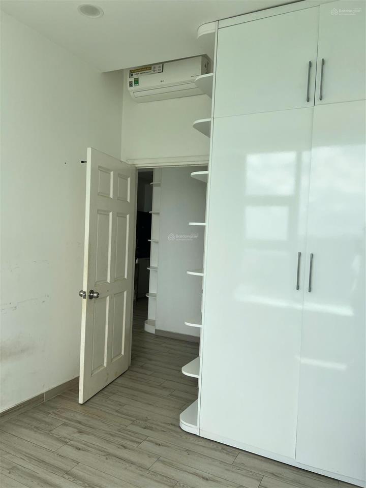 Bán căn 2 ngủ la casa quận 7 full nội thất. sổ hồng trao tay. giá chỉ 5 tỷ.  0939 386 ***