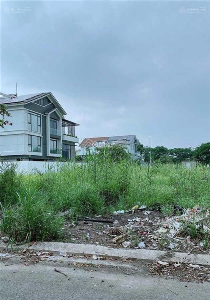 Cần tiền bán gấp nền đất kdc 13e intresco, dt 7x20m mt 60m( vành đai) 8.850ty  0906 694 *** diệu