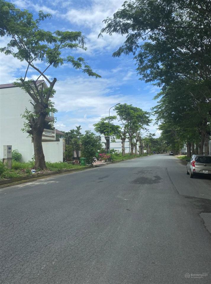 Cần tiền bán gấp nền đất kdc 13e intresco, dt 7x20m mt 60m( vành đai) 8.850ty  0906 694 *** diệu