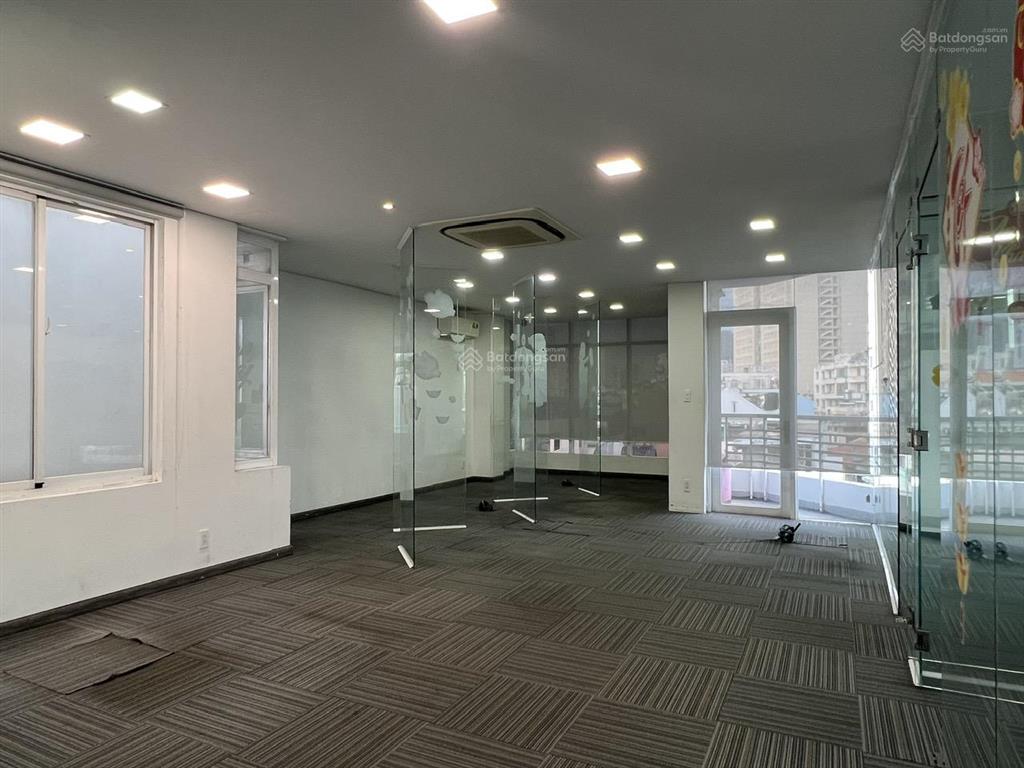 Cho thuê tòa nhà 2 mặt tiền căn góc 149 nguyễn văn cừ, giáp ranh quận 1