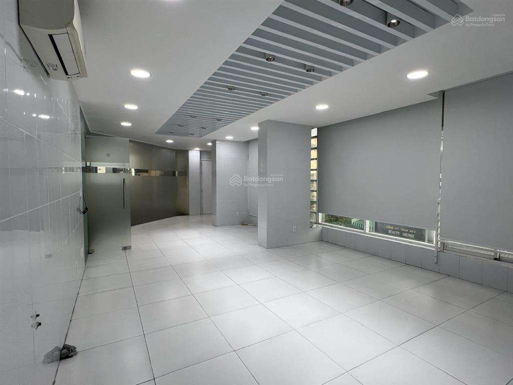 Cho thuê tòa nhà 2 mặt tiền căn góc 149 nguyễn văn cừ, giáp ranh quận 1