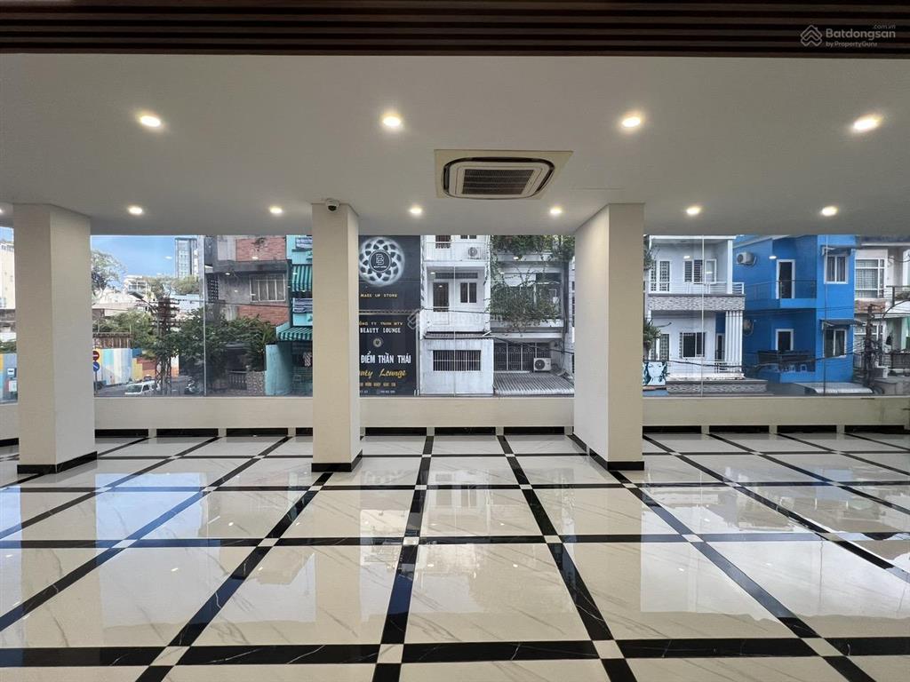 Cho thuê tòa nhà 2 mặt tiền căn góc 149 nguyễn văn cừ, giáp ranh quận 1