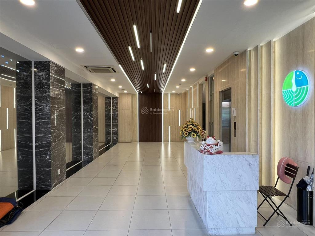 Cho thuê tòa nhà 2 mặt tiền căn góc 149 nguyễn văn cừ, giáp ranh quận 1