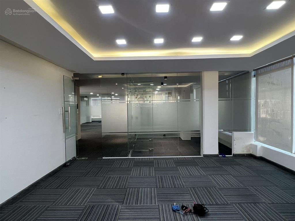 Cho thuê tòa nhà 2 mặt tiền căn góc 149 nguyễn văn cừ, giáp ranh quận 1