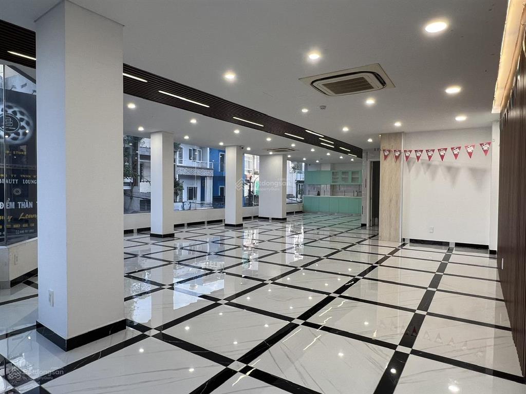 Cho thuê tòa nhà 2 mặt tiền căn góc 149 nguyễn văn cừ, giáp ranh quận 1