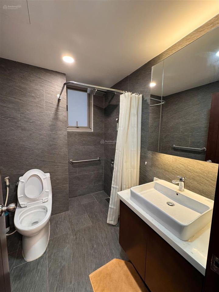 Gấp. chủ gửi bán gấp căn hộ 2pn cc hưng phúc, căn góc, lầu cao, có ô xe, giá 7,8 tỷ