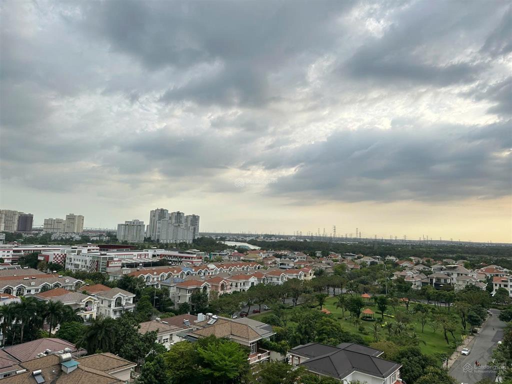 Gấp. chủ gửi bán gấp trước tết căn hộ 3pn lầu 10, có ô xe, view biệt thự cc hưng phúc 1 giá 9,8 tỷ