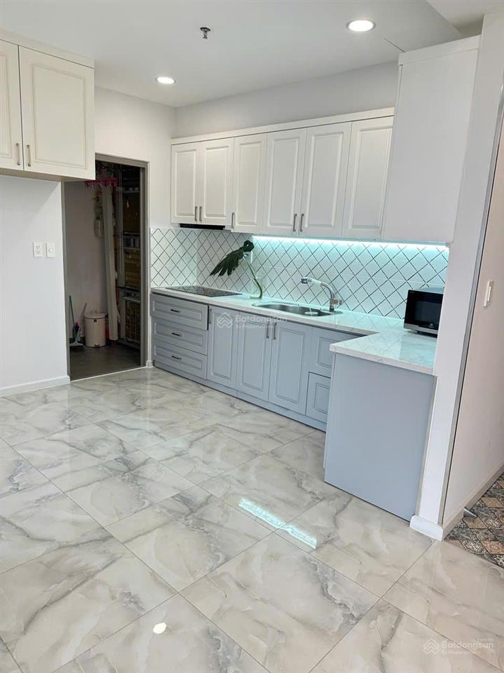 Gấp. chủ gửi bán gấp căn hộ 3pn lầu 10, có ô xe, view biệt thự cc hưng phúc 1 giá 9,5 tỷ