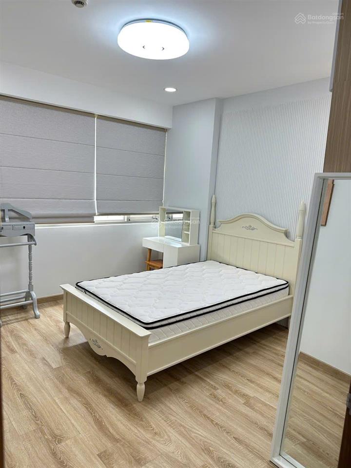 Gấp. chủ gửi bán gấp căn hộ 3pn lầu 10, có ô xe, view biệt thự cc hưng phúc 1 giá 9,5 tỷ