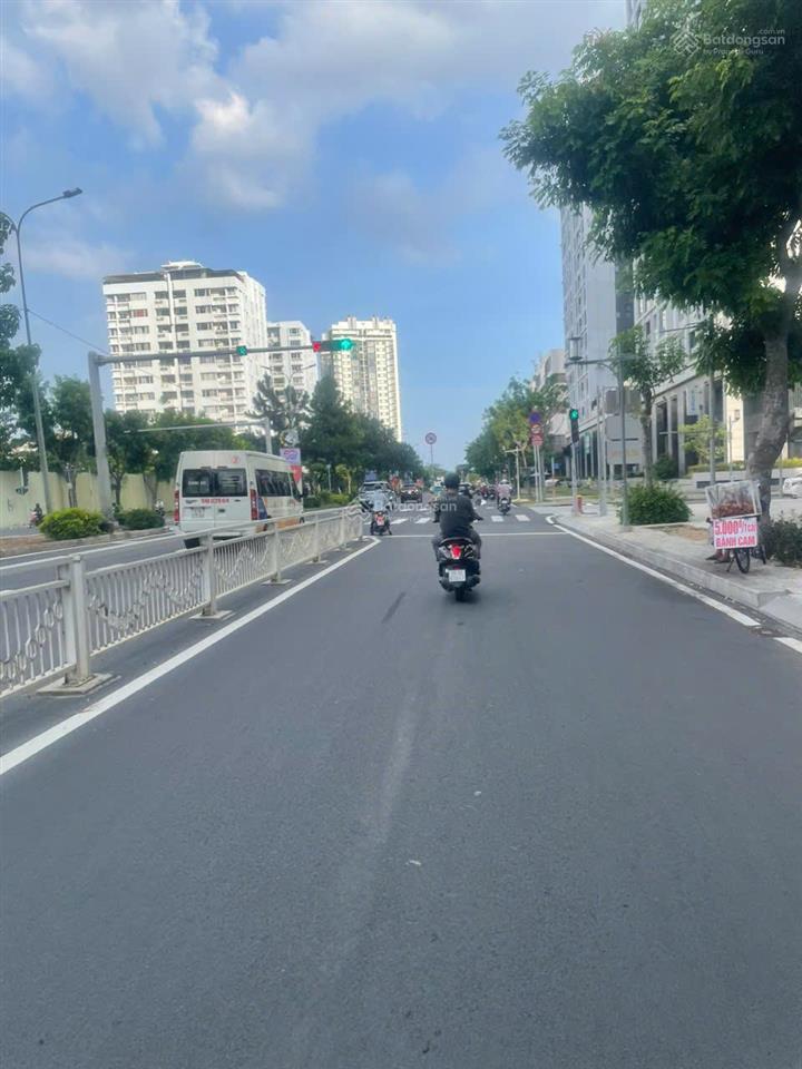 Gấp. chủ gửi bán gấp căn hộ góc 2pn chung cư aurora giá 8,970 tỷ