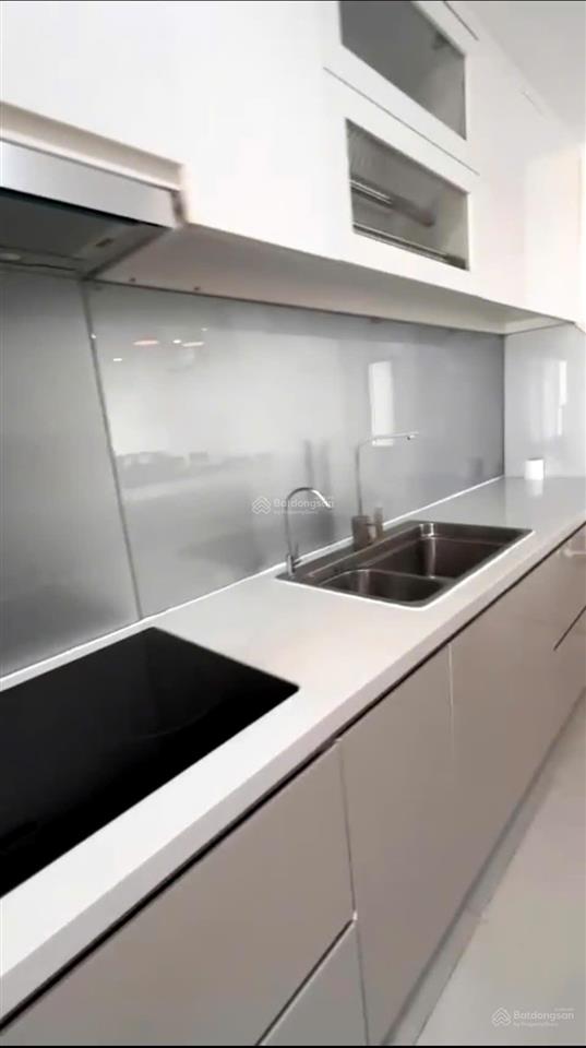 Gấp. chủ thiện chí gửi bán gấp căn hộ 2pn  84m2 lầu cao, có ô xe cc scenic valley 2 giá 7,5 tỷ