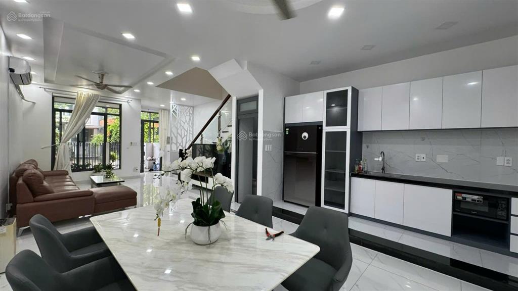 Gấp. chủ gửi bán gấp trong tháng biệt thự lavila nhà bè, nội thất cao cấp, giá 14,5 tỷ