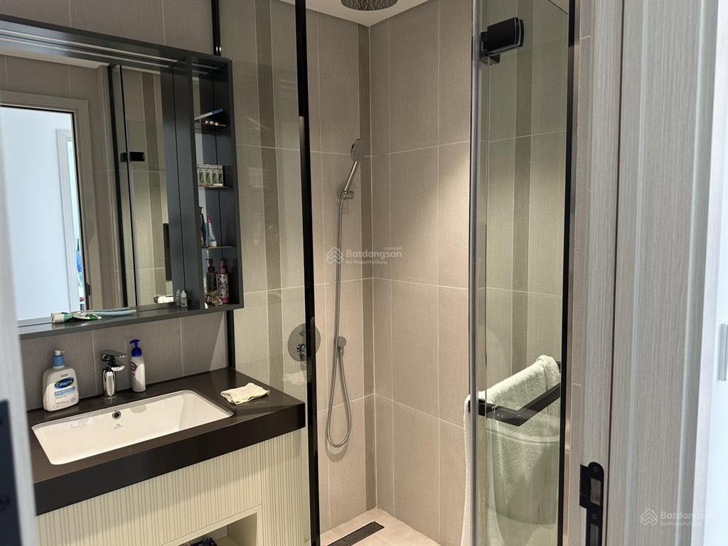 Gấp. chủ gửi bán gấp căn hộ cardinal court, 2pn, lầu cao, có sổ hồng, nội thất cao cấp, giá 10,9 tỷ
