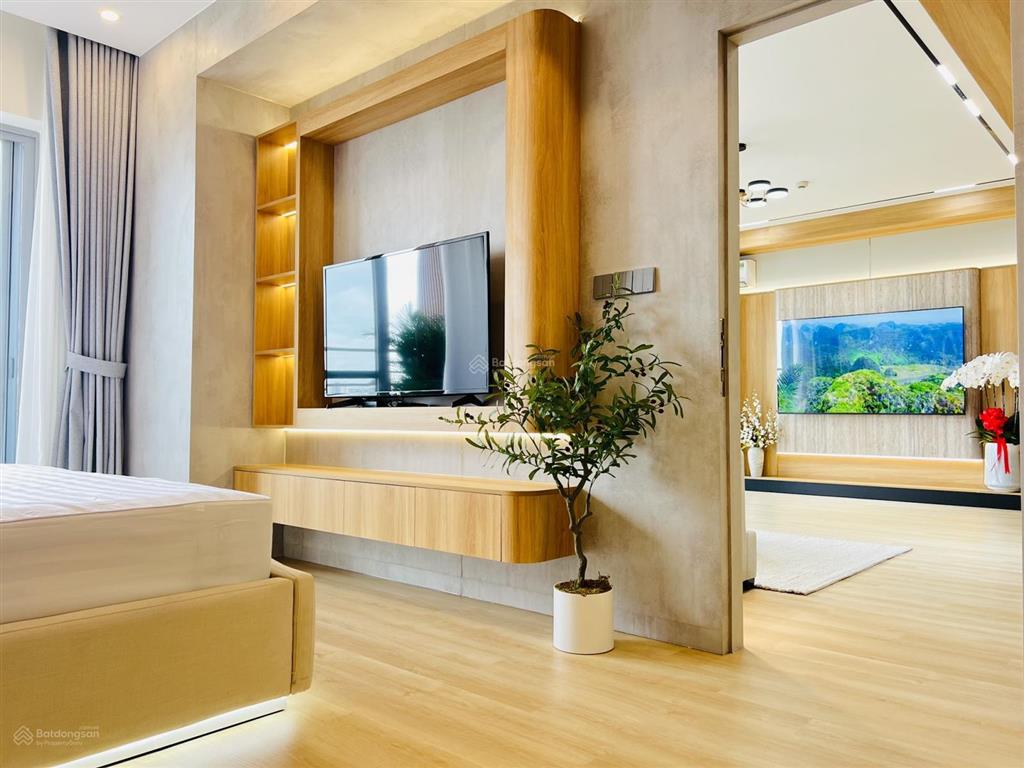 Gấp. chủ giảm giá bán gấp căn hộ scenic valley 1, 133m2, lầu cao, view sông, giá còn 13,5 tỷ