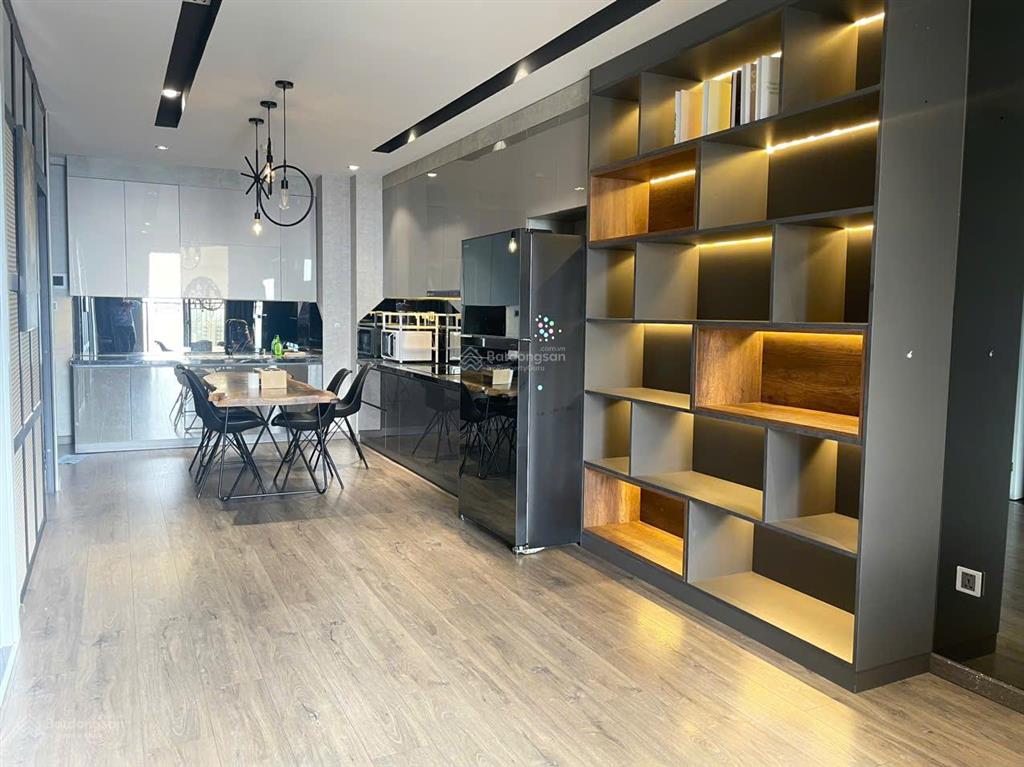 Gấp. chủ nhà thiện chí bán gấp trong tháng căn hộ 2pn saigon south view sông lầu cao, giá 5,7 tỷ