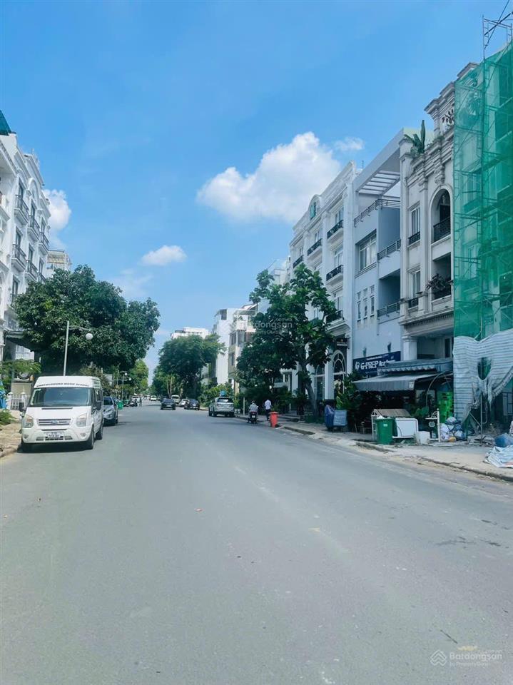 Gấp. chủ gửi cho thuê tòa nhà văn phòng mặt đường phạm thái bường phú mỹ hưng giá 87tr/tháng