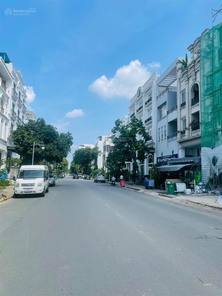 Gấp. chủ gửi cho thuê tòa nhà văn phòng mặt đường phạm thái bường phú mỹ hưng giá 87tr/tháng